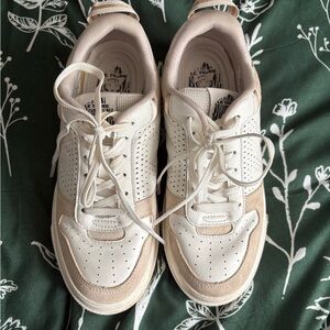 Le Tigre Sportif Cream and Rose Gold Casual Sneakers